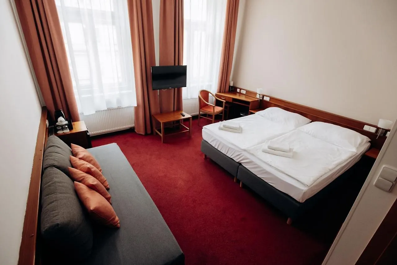 Alton Hotel Prague 3*,