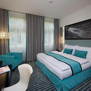 4* Hotel Red&blue Design