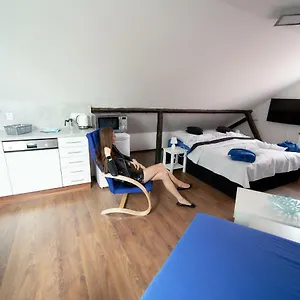 Apartment Bluestars Family
