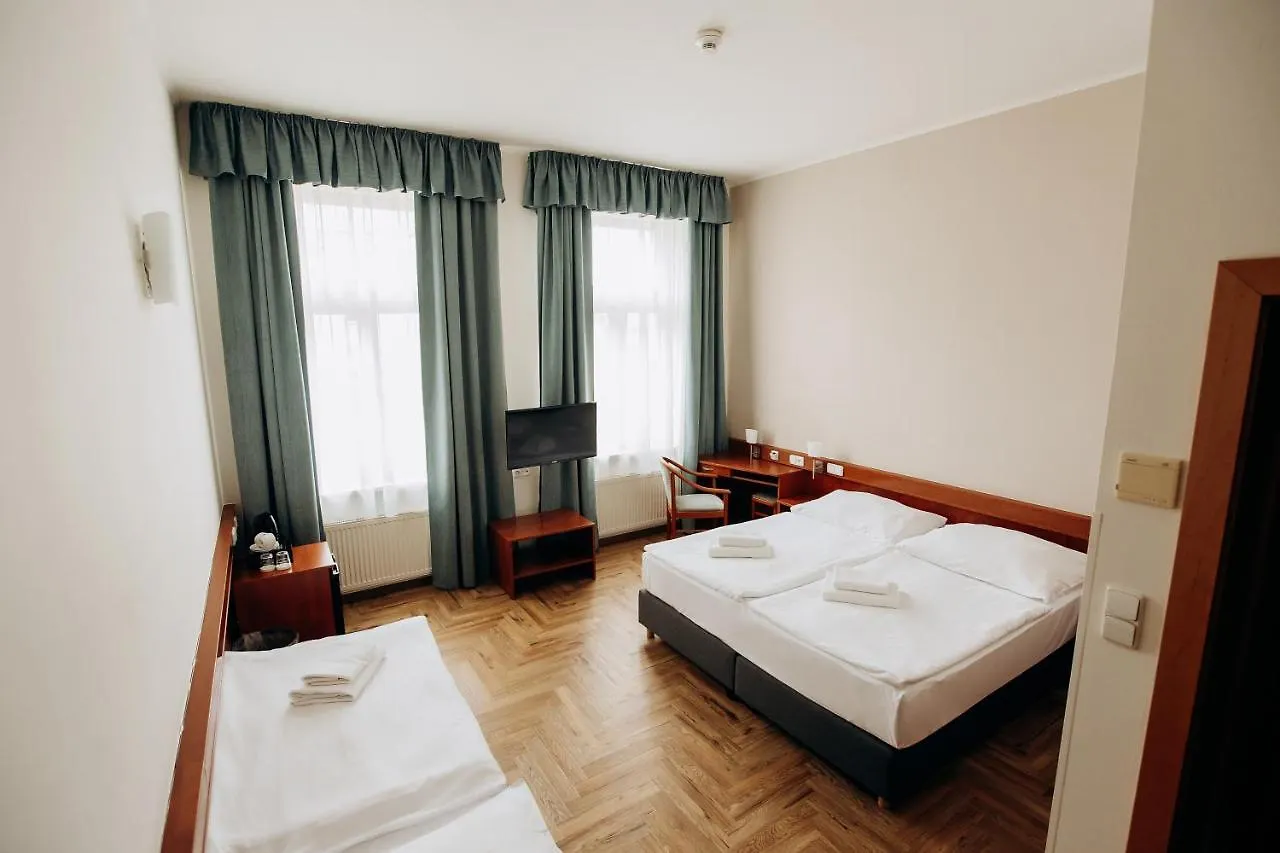 Hotel Alton Praga 3*,